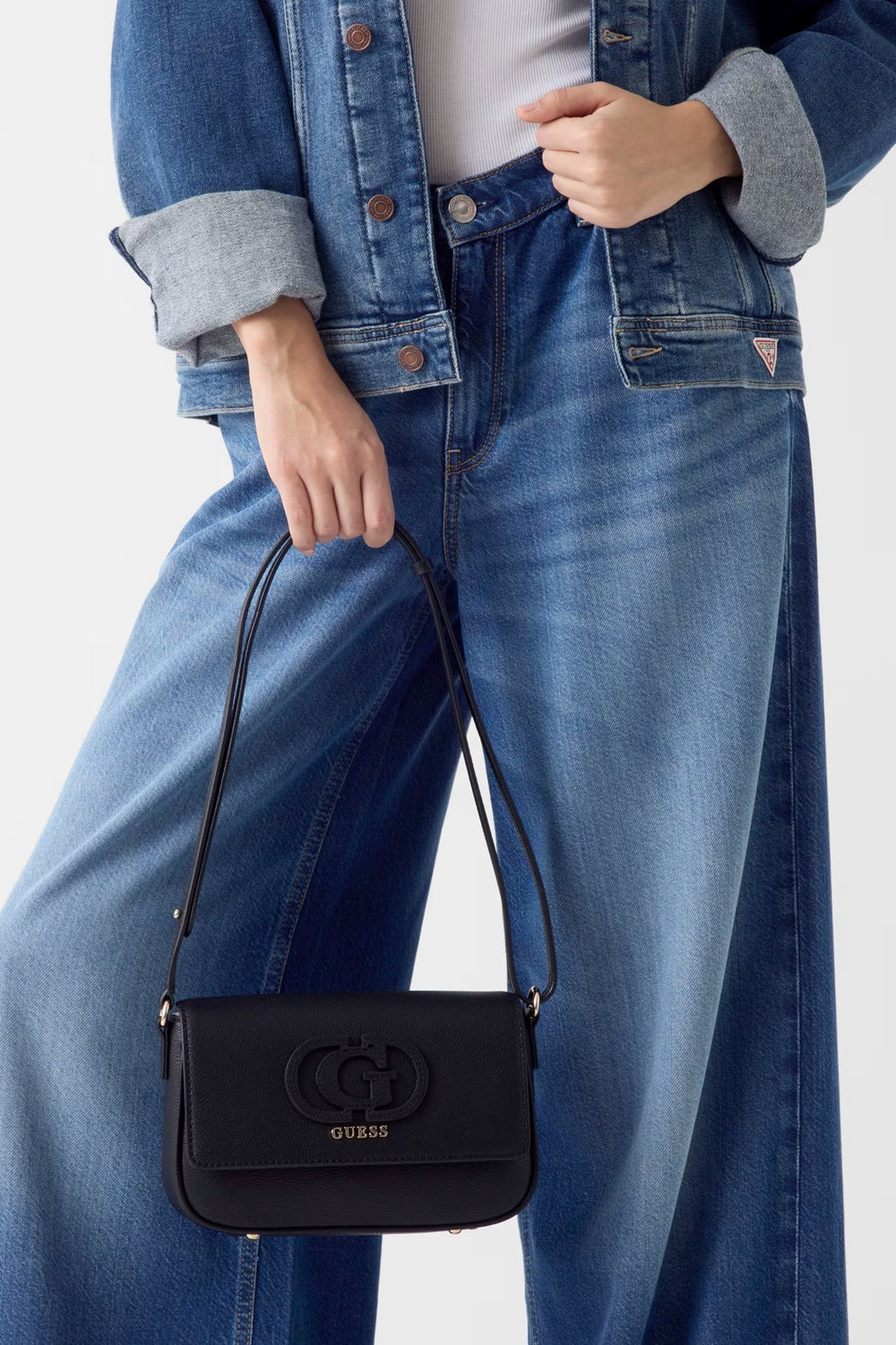 GUESS Manyetik düğme kapama Çanta HWBG9905210