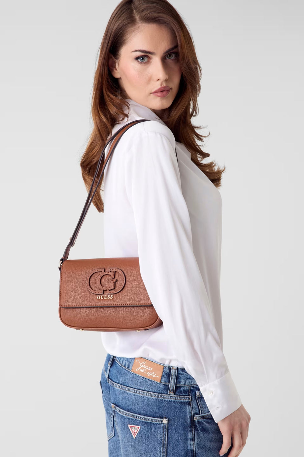 GUESS Manyetik düğme kapama Çanta HWBG9905210