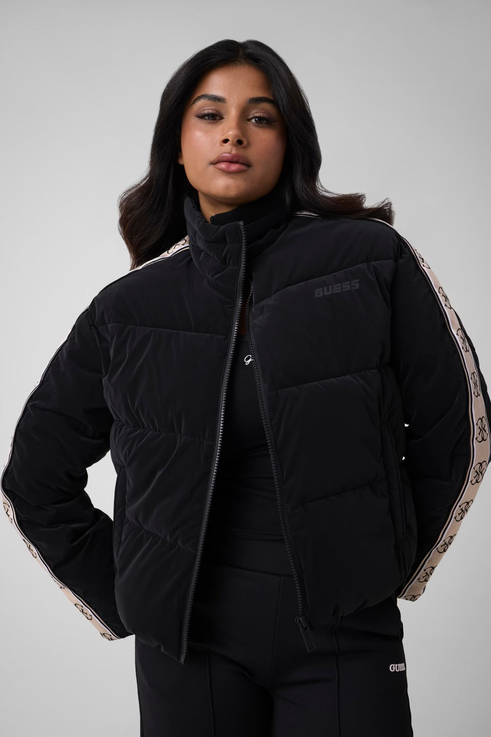 GUESS Yüksek Yakalı Şişme Mont V5BL11WGYC2