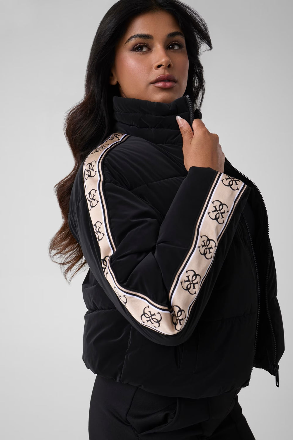 GUESS Yüksek Yakalı Şişme Mont V5BL11WGYC2