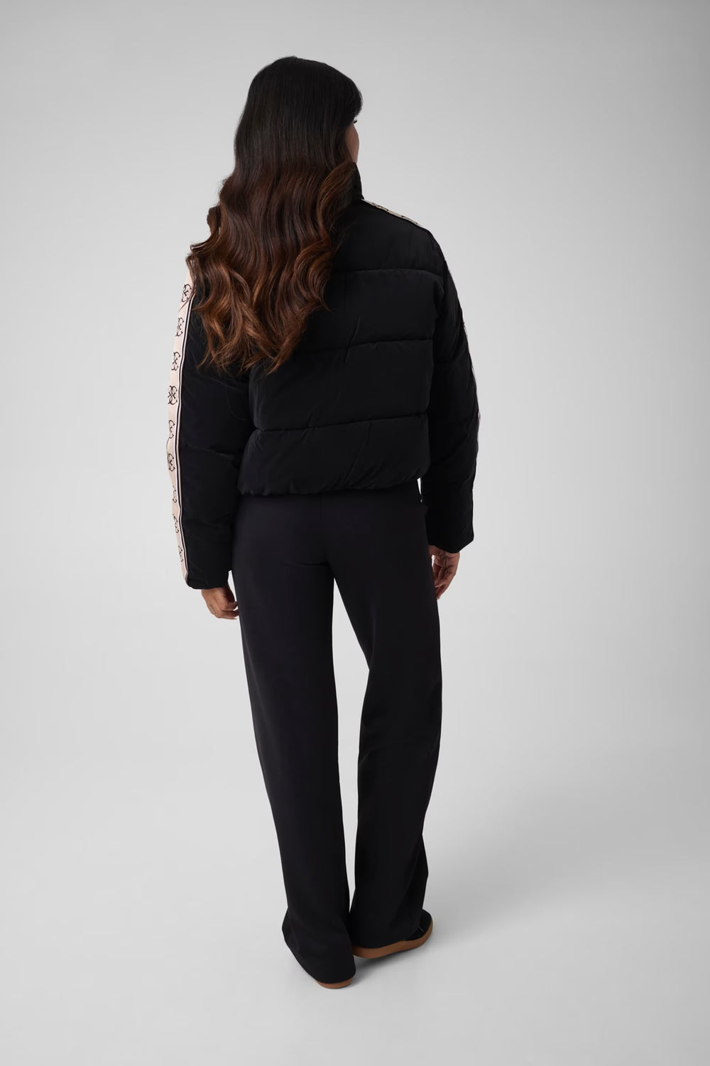 GUESS Yüksek Yakalı Şişme Mont V5BL11WGYC2