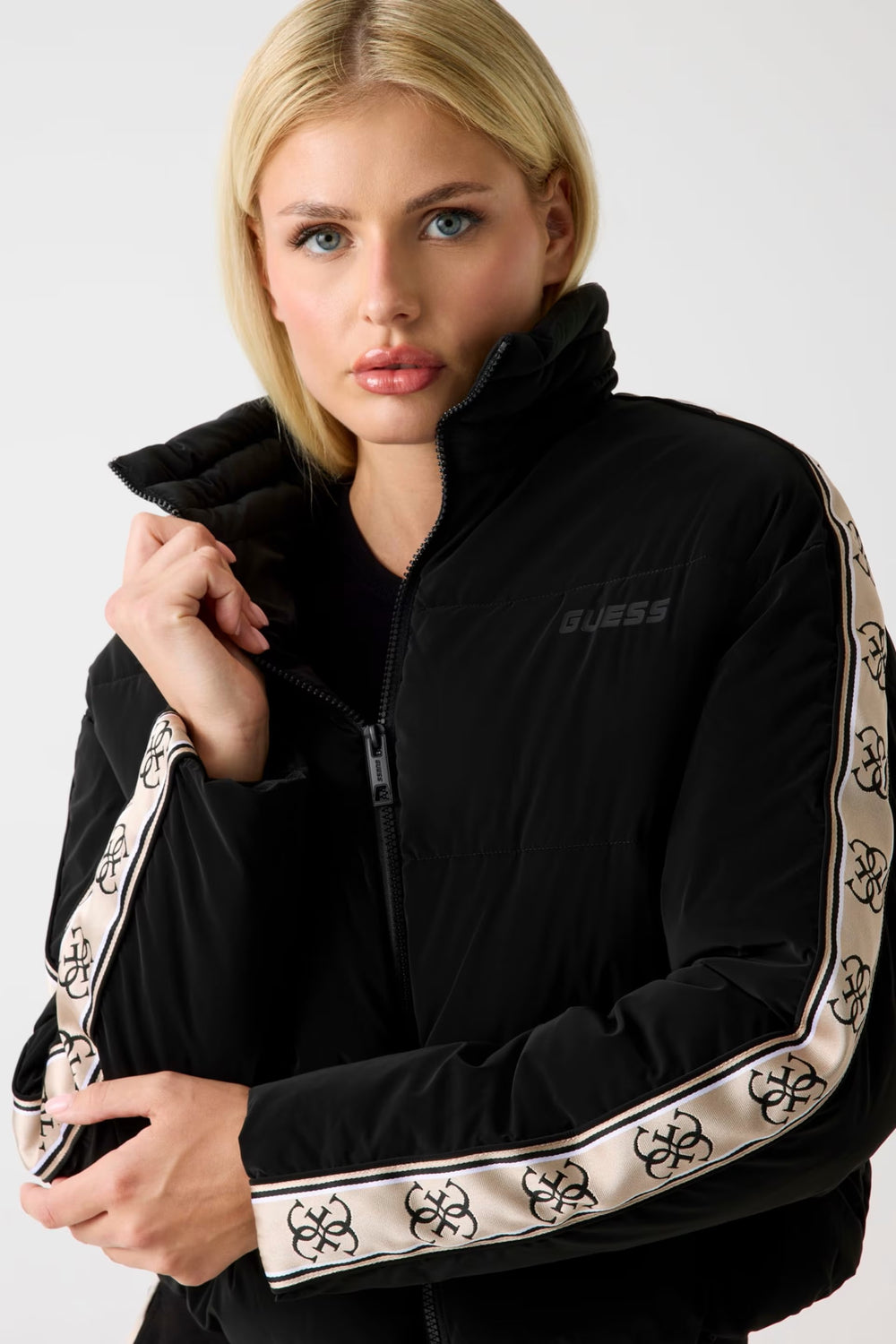 GUESS Yüksek Yakalı Şişme Mont V5BL11WGYC2
