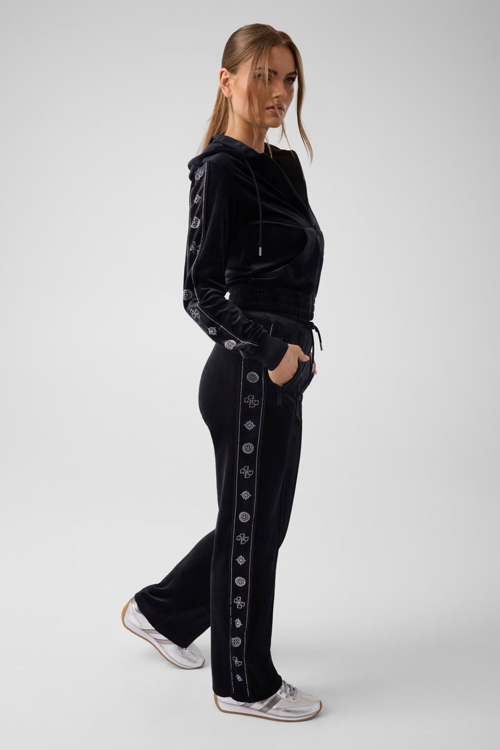 GUESS Dar paçalı pantolon V6BB10K6303