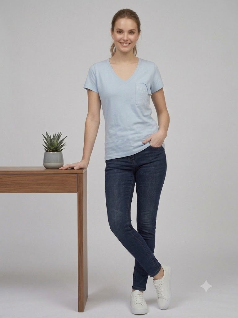 ON TRİKO Kadın V Yaka Cep Detaylı Baskılı T-Shirt 7147971479