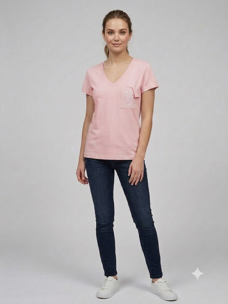 ON TRİKO Kadın V Yaka Cep Detaylı Baskılı T-Shirt 7147971479