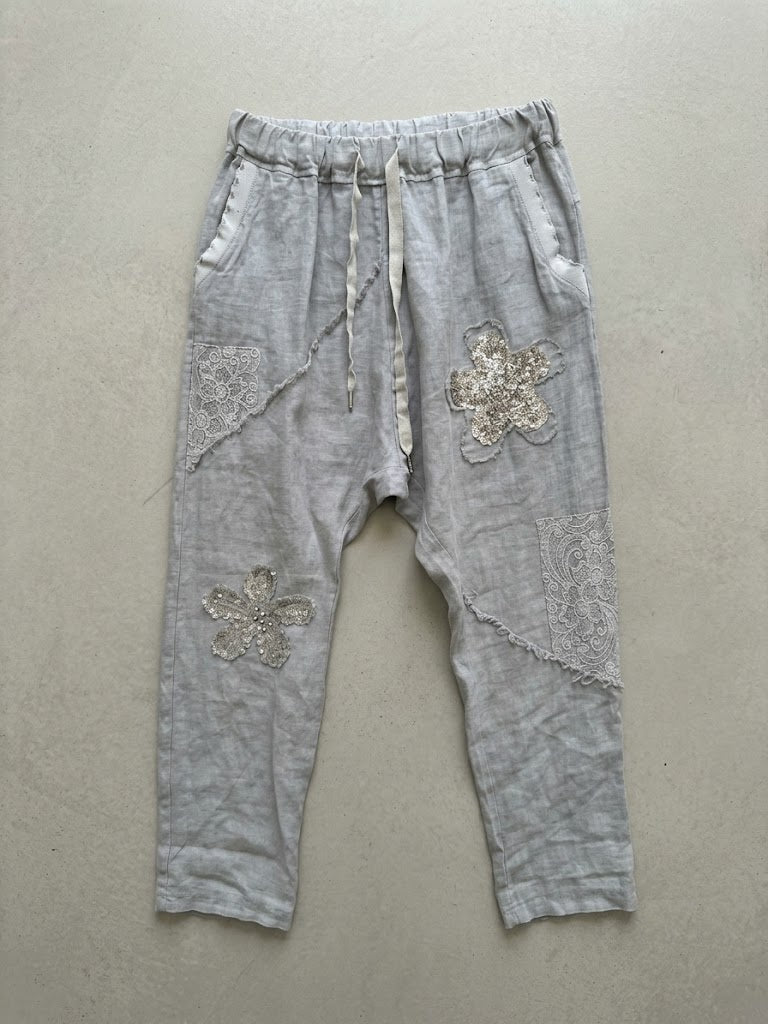 CENTİLMEN Çiçekli Pul İşlemeli Beli Bağlamalı Bol Kesim Pantolon 40080